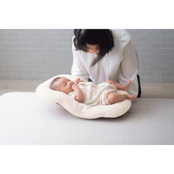 抱っこして眠ったあと置いても起きにくい布団 ベージュ 赤ちゃん ベビー 背中スイッチ 対策 防止 夜泣き 寝ない トッポンチーノ 抱っこ クッション